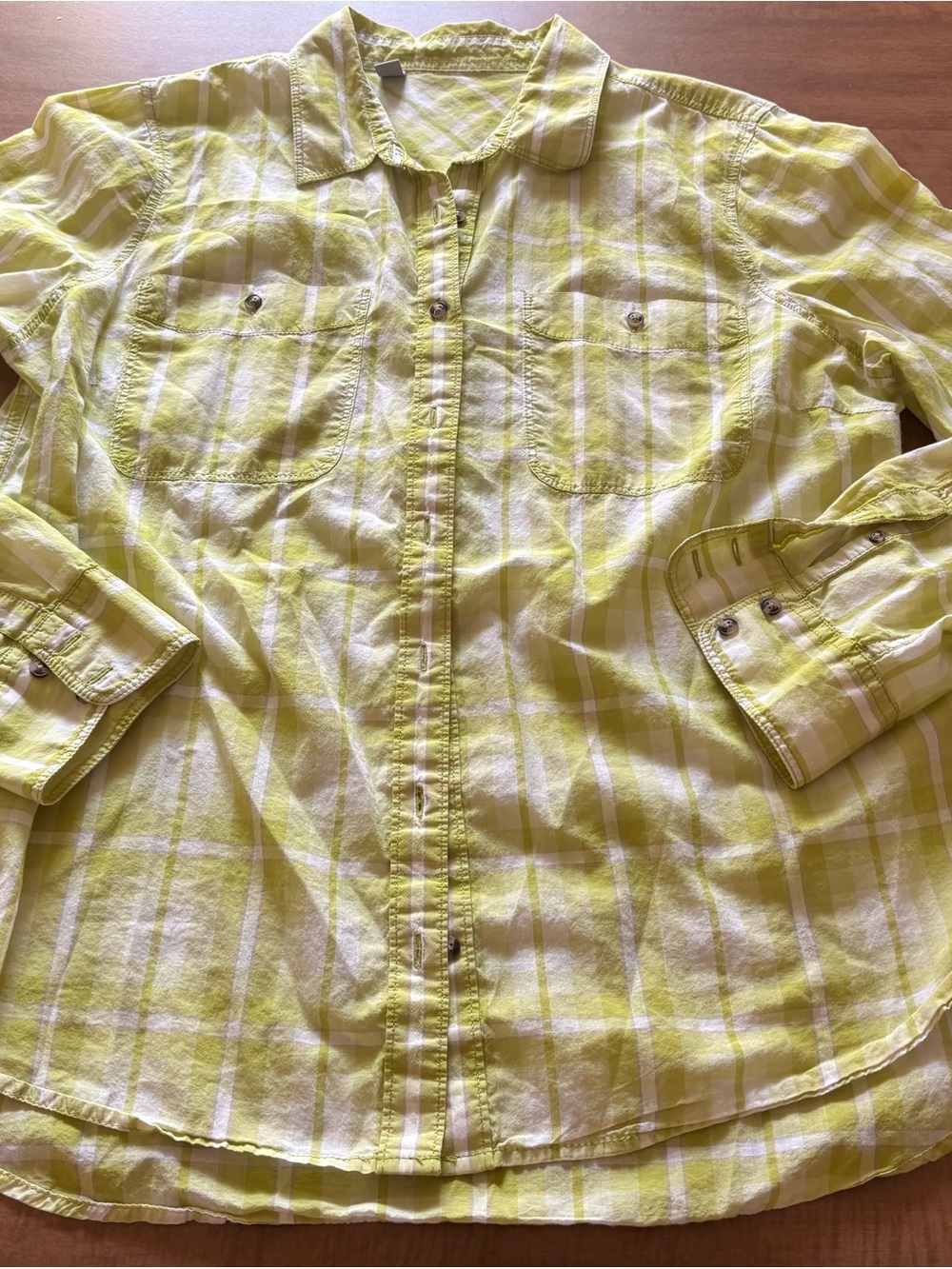Casual Yellow Plaid Button-Down Shirt with Chest Pockets